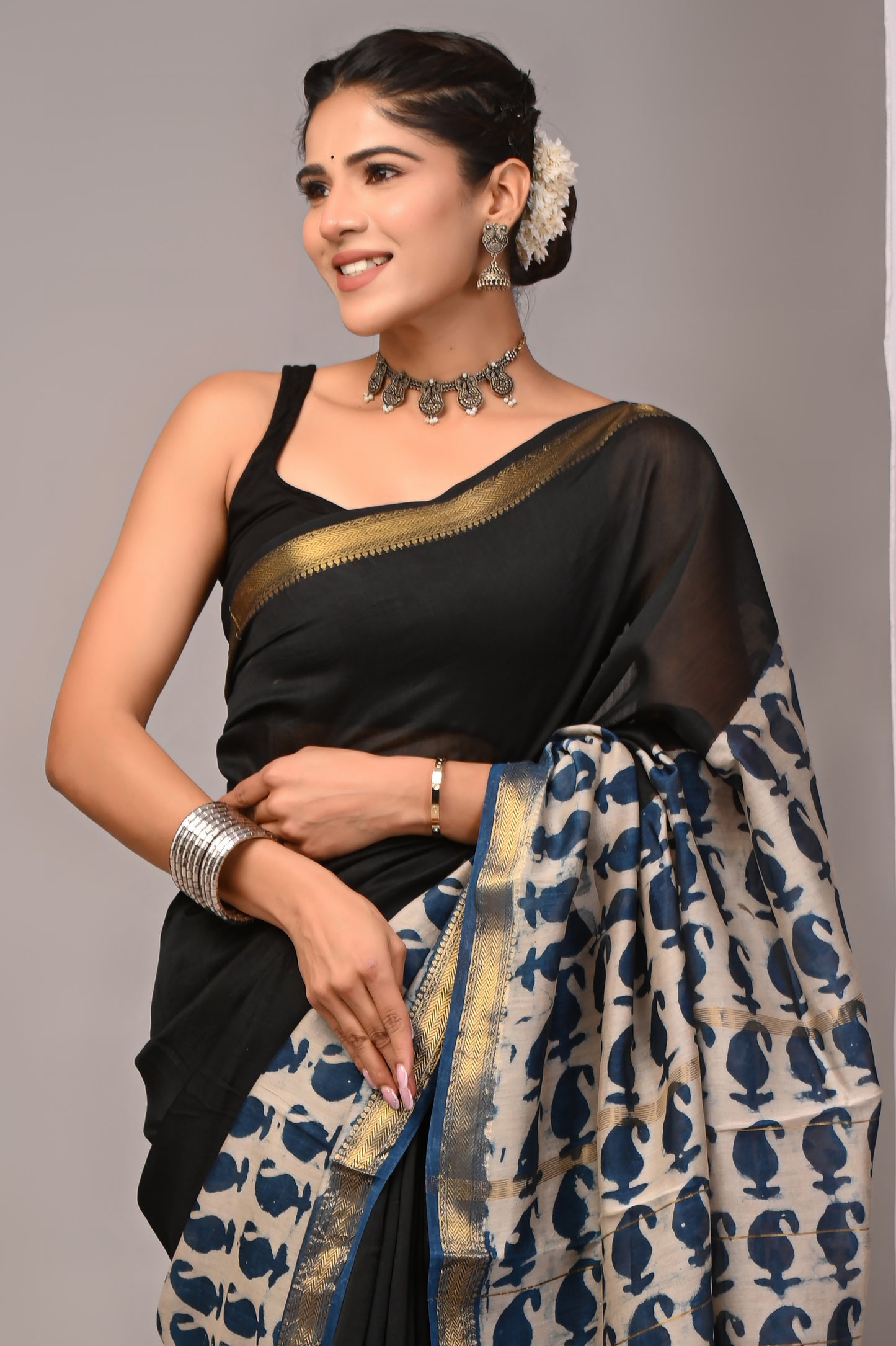 Maheshwari — Noir Paisley Pallu