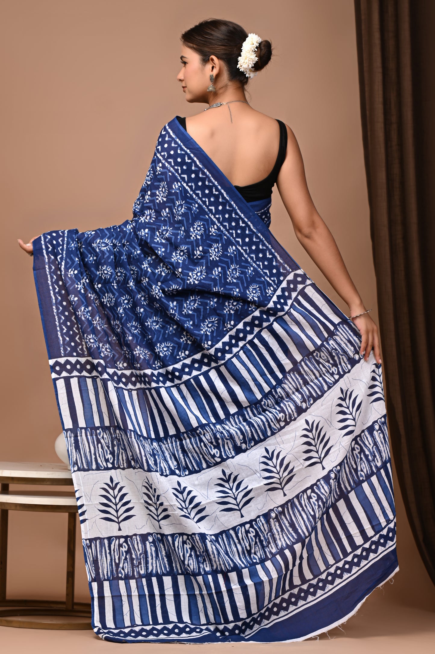 Navy Cotton Mulmul Booti Bloom Saree