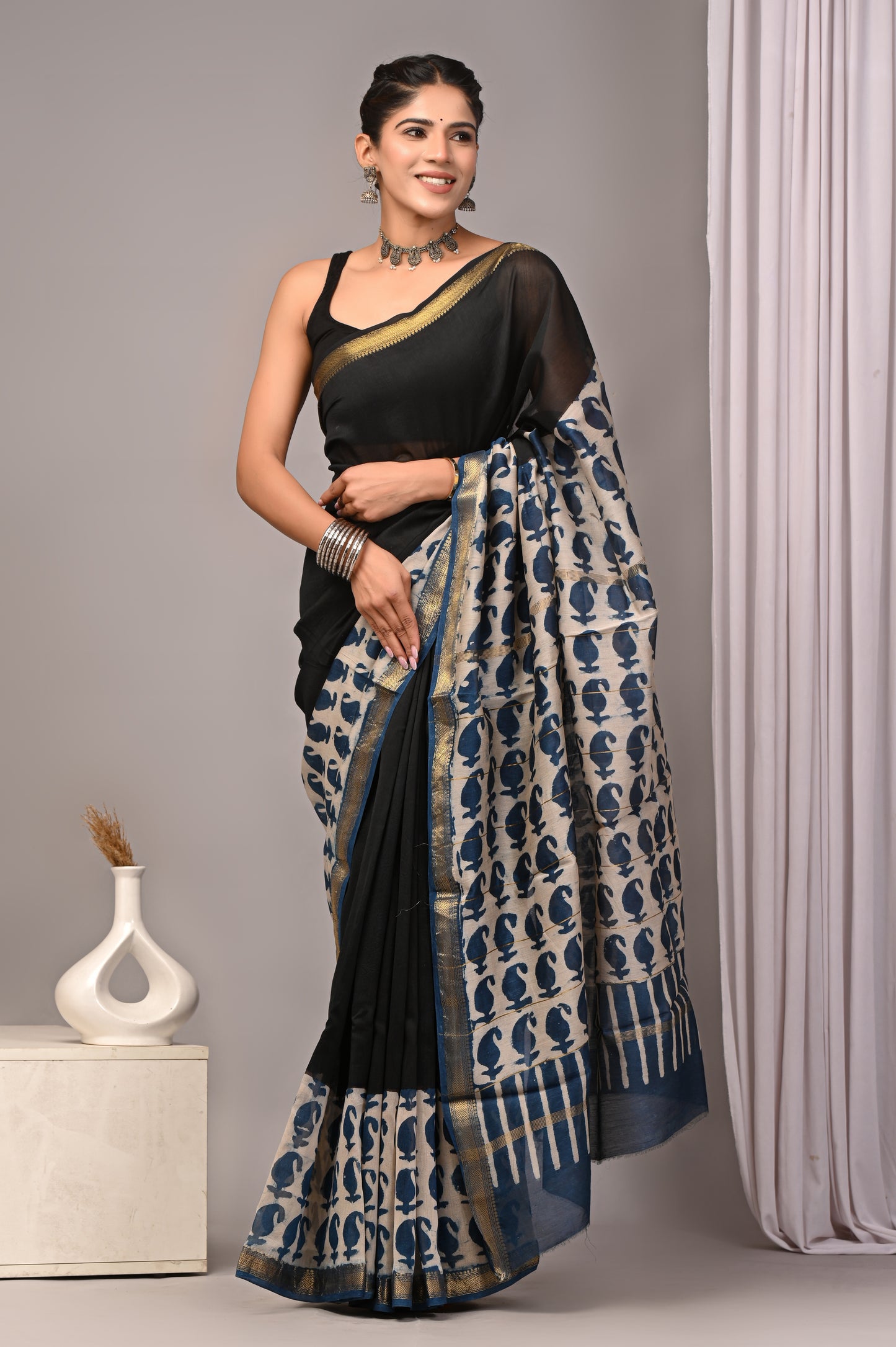 Maheshwari — Noir Paisley Pallu