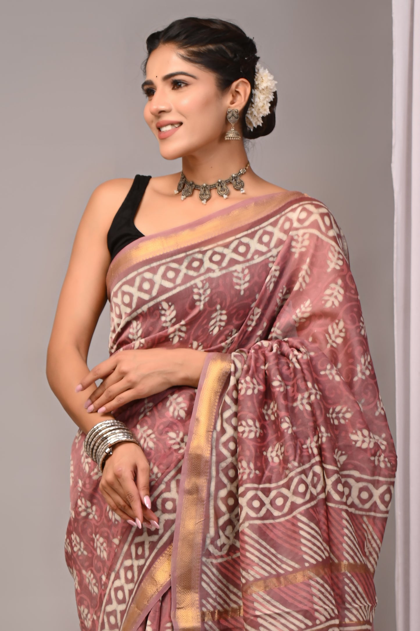 Maheshwari — Rose Buta Scroll