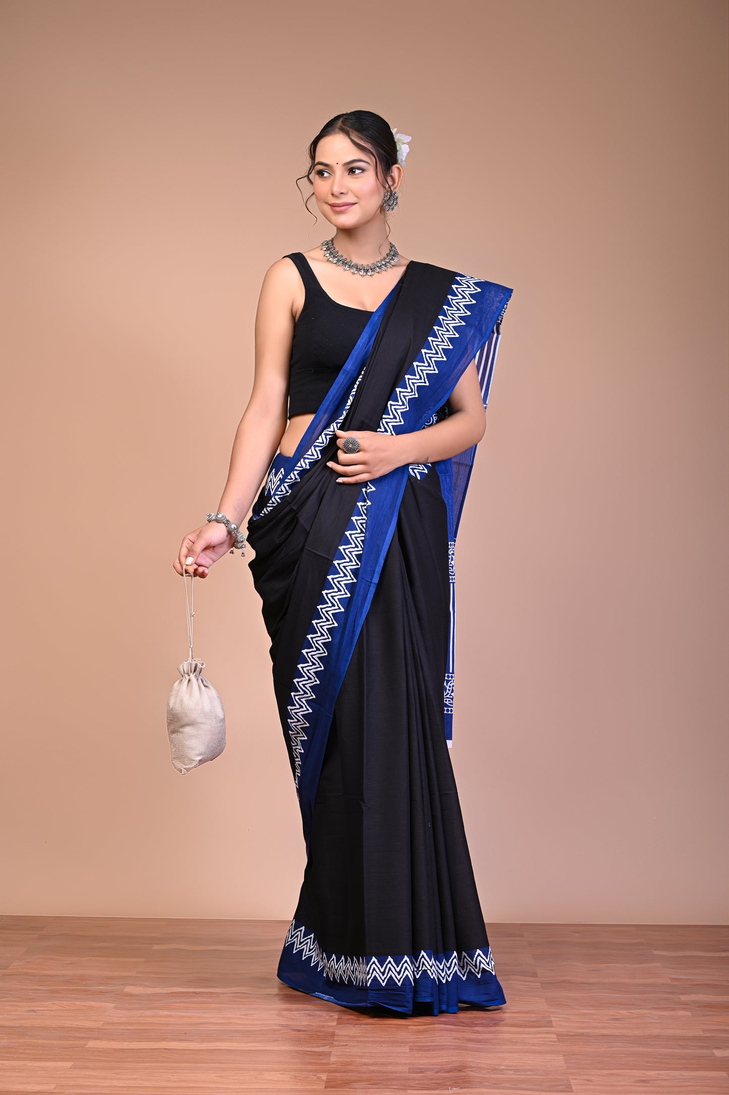 Dabu — Noir Royal Border