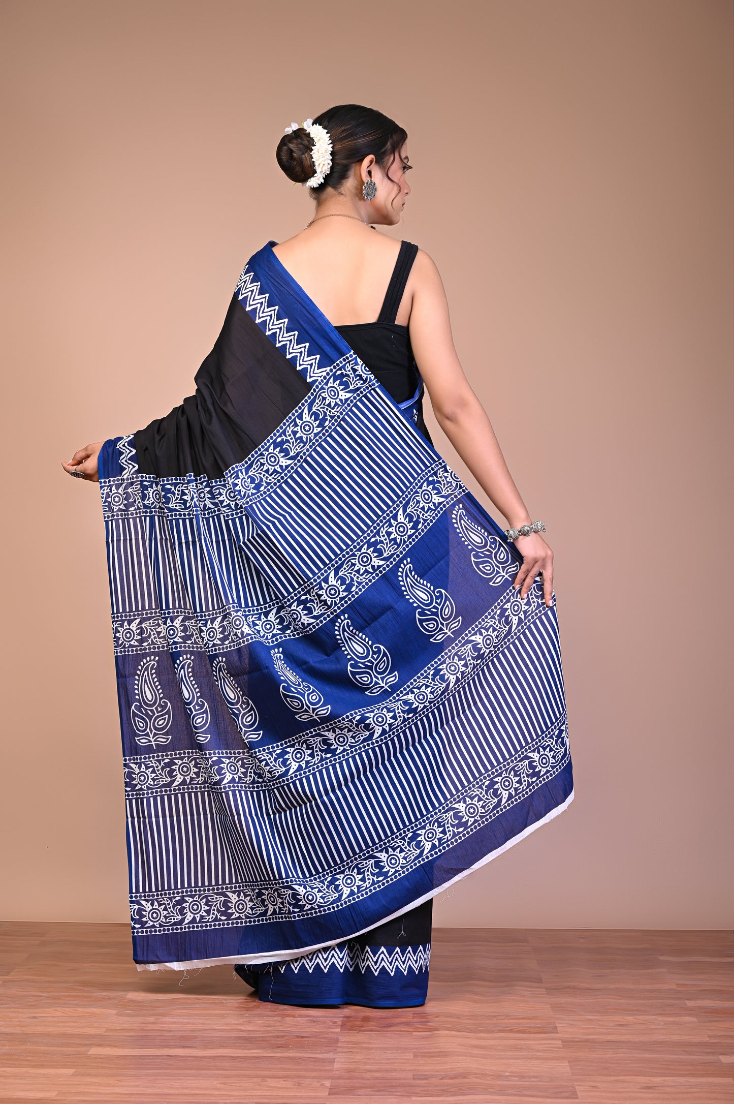 Dabu — Noir Royal Border