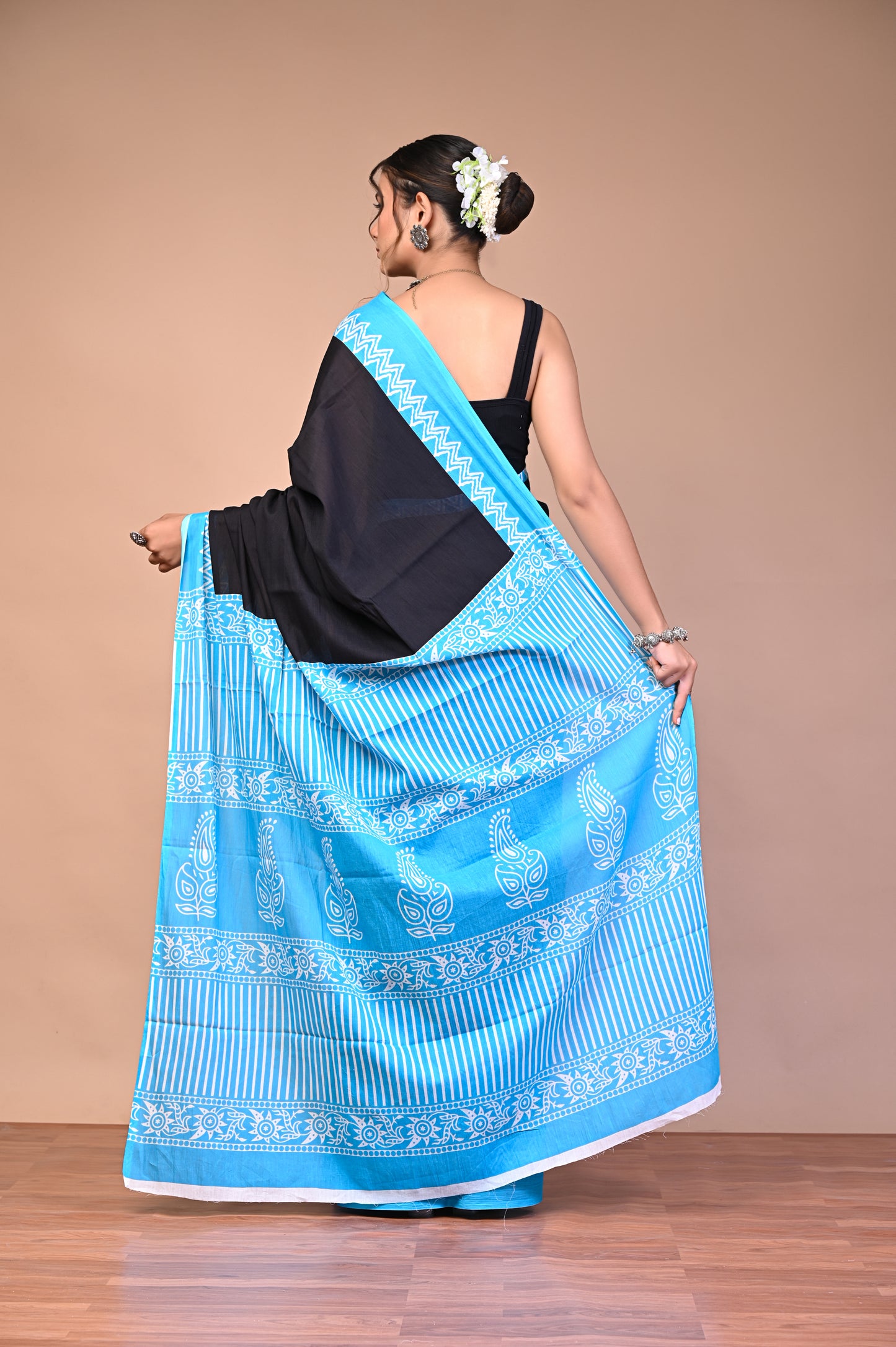 Dabu — Noir Azure Border