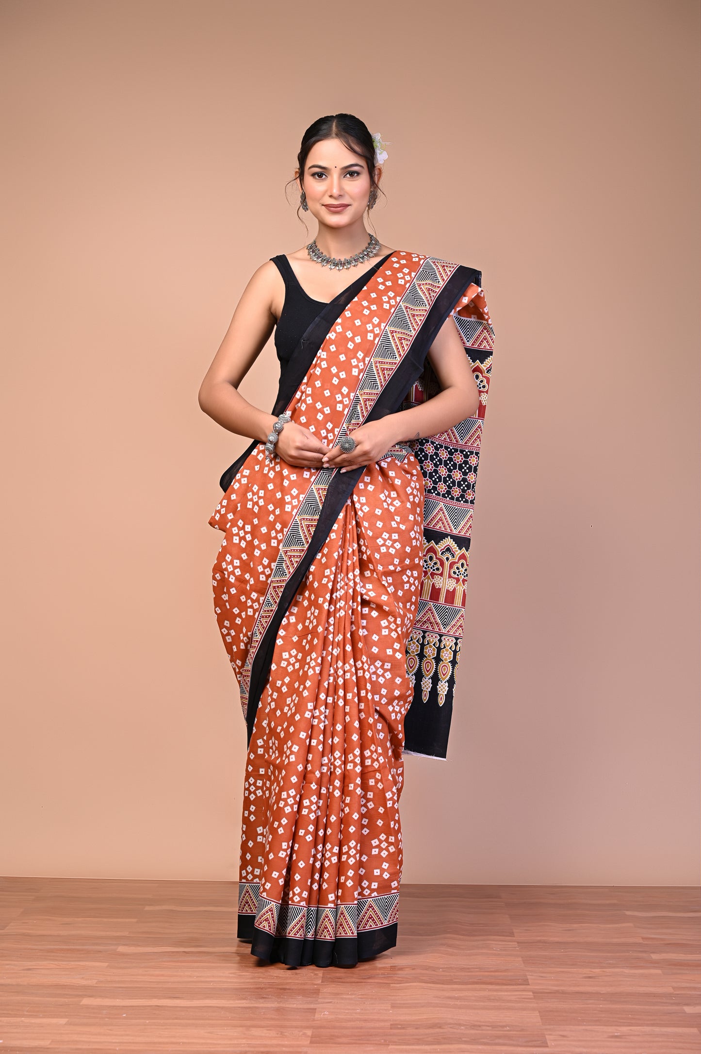 Bandhej — Rust Noir Arch