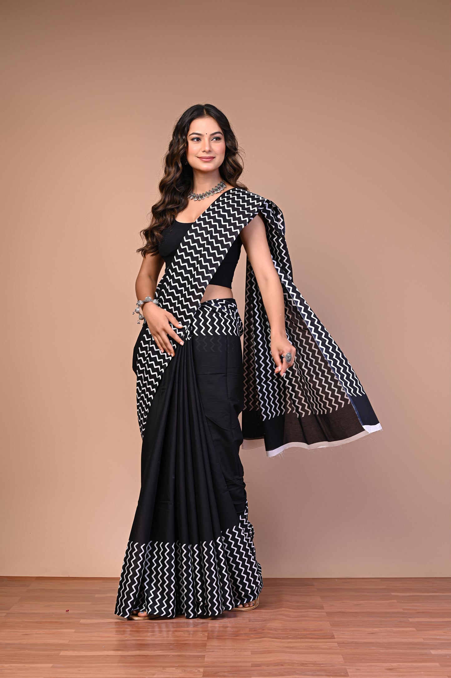 Dabu — Noir White Zigzag