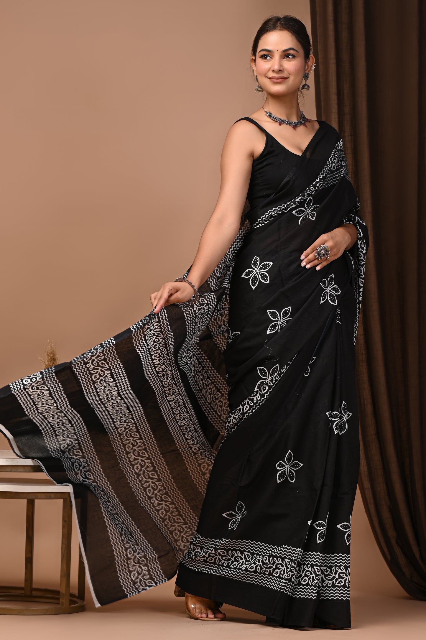 Noir Cotton Mulmul Floral Zigzag Print Saree