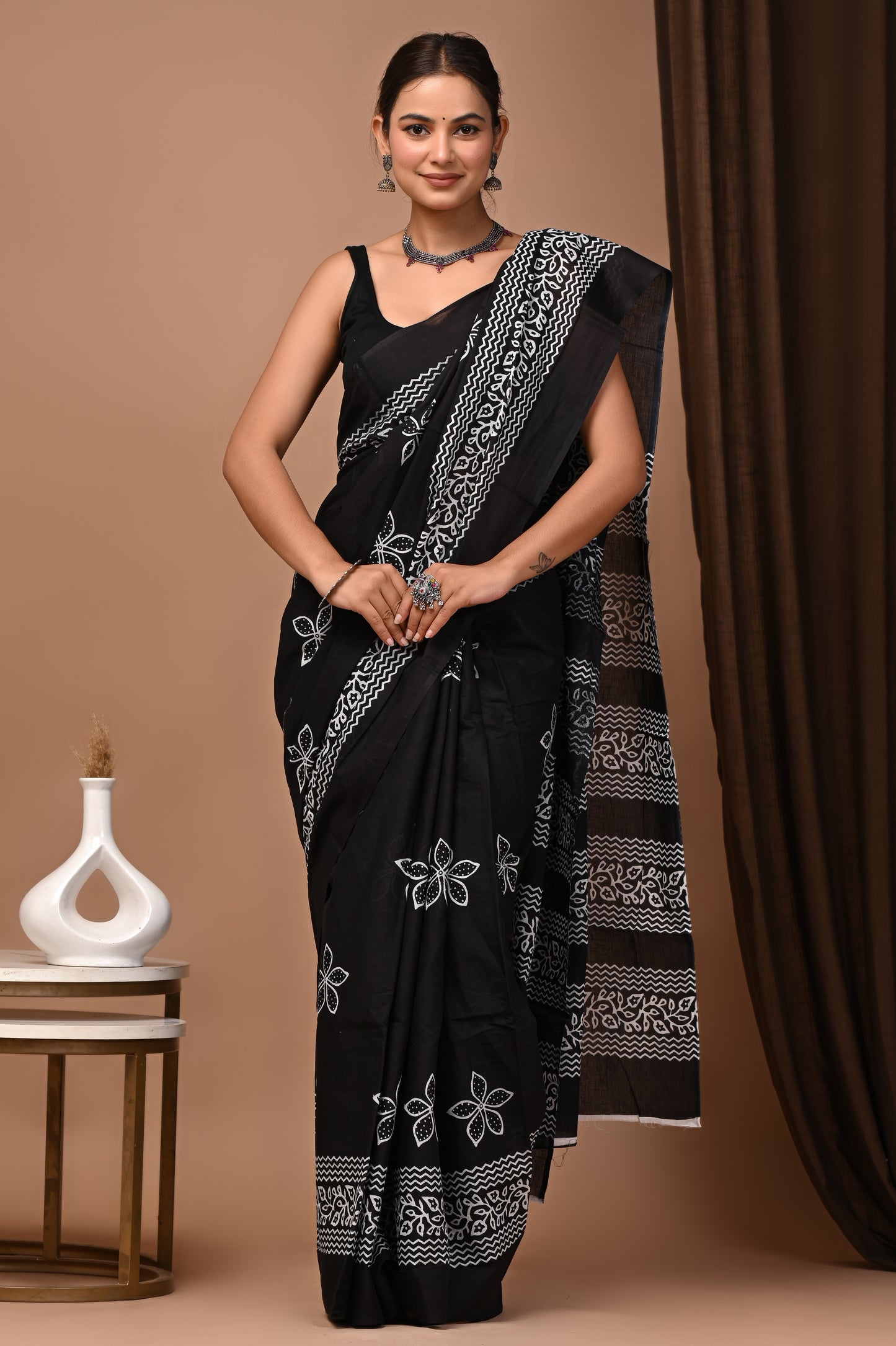 Noir Cotton Mulmul Floral Zigzag Print Saree
