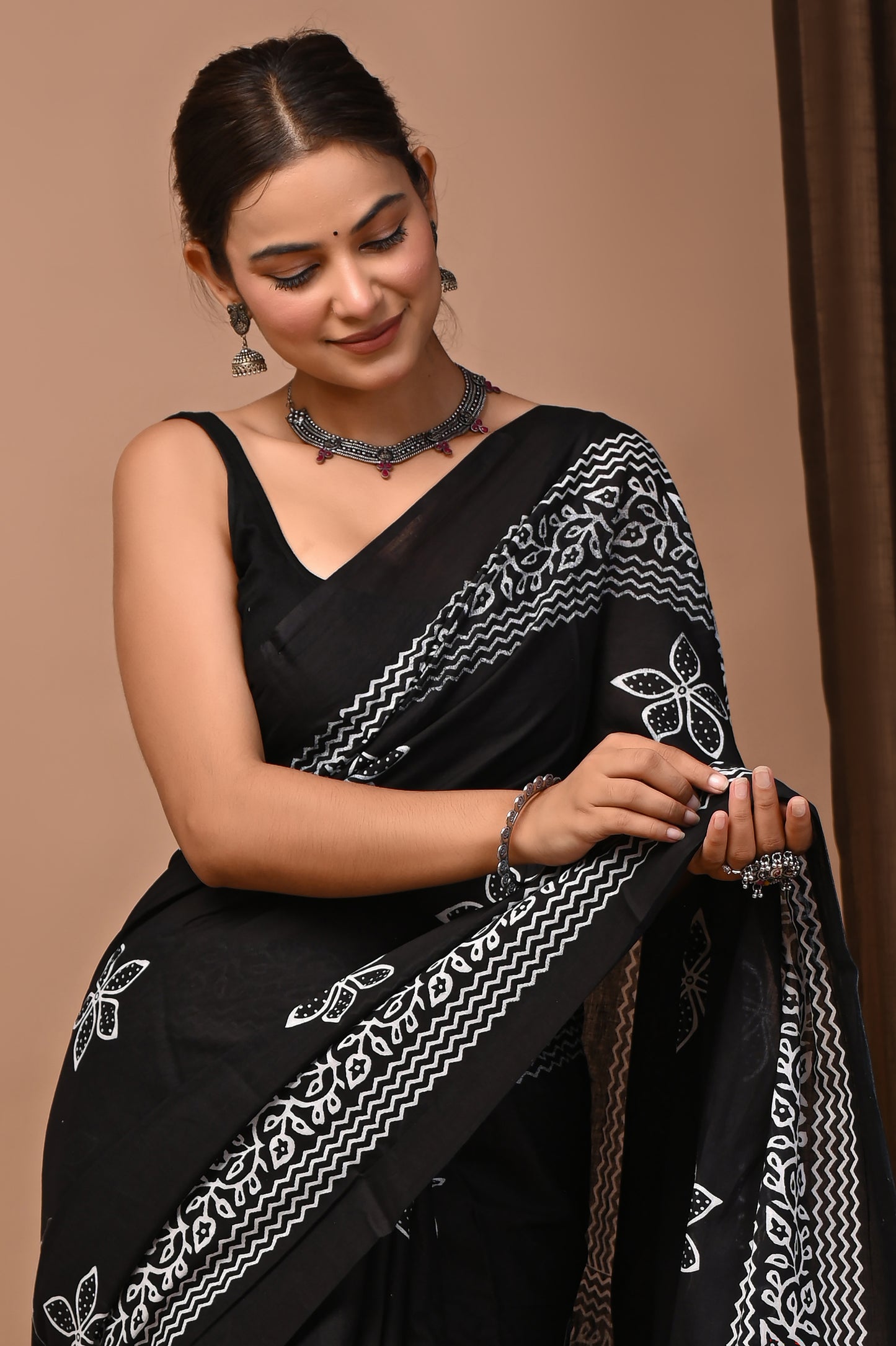 Noir Cotton Mulmul Floral Zigzag Print Saree