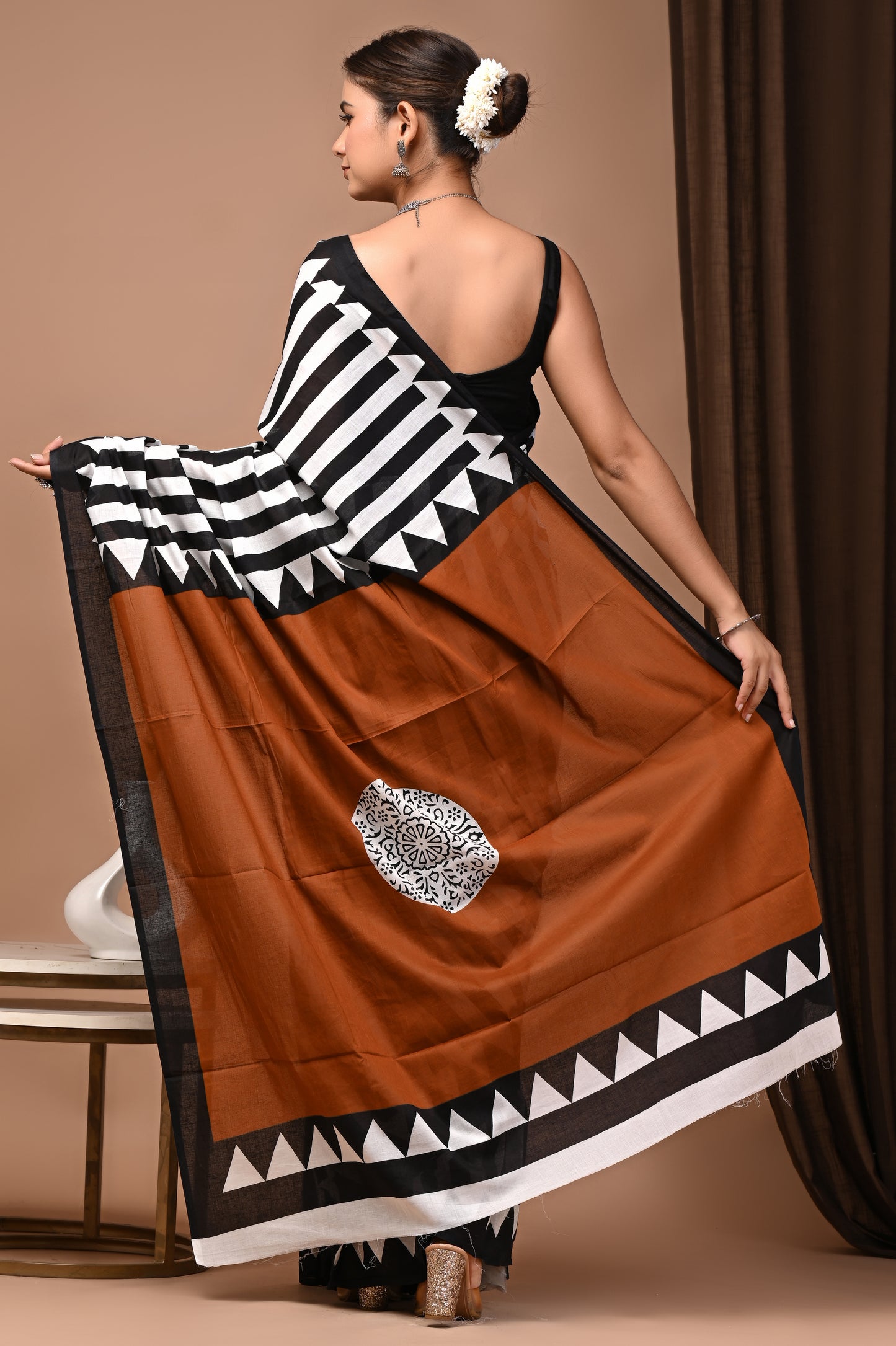 Noir Cotton Mulmul Chevron Stripe Saree