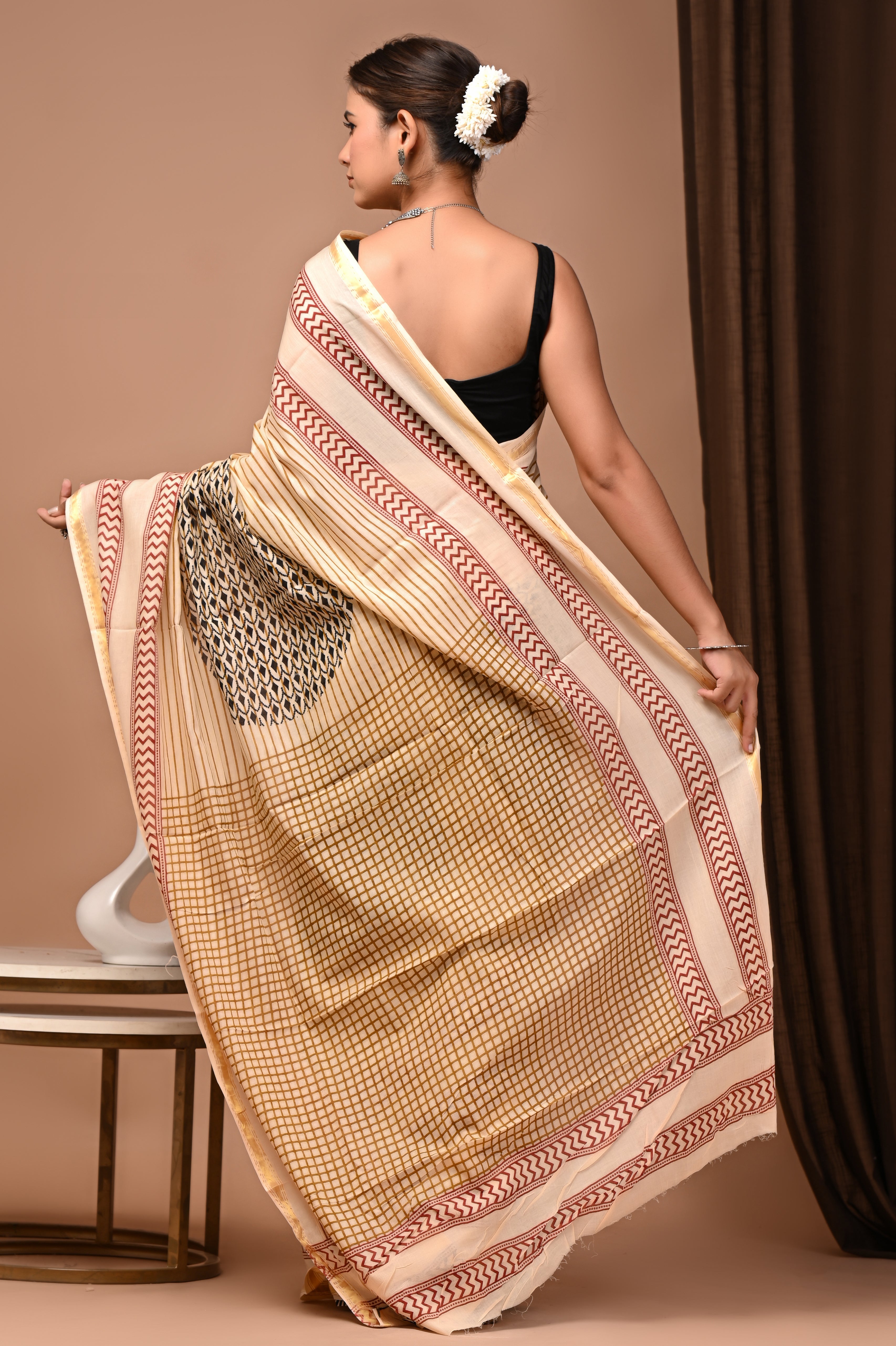Zari Edit — Ivory Maroon Chevron