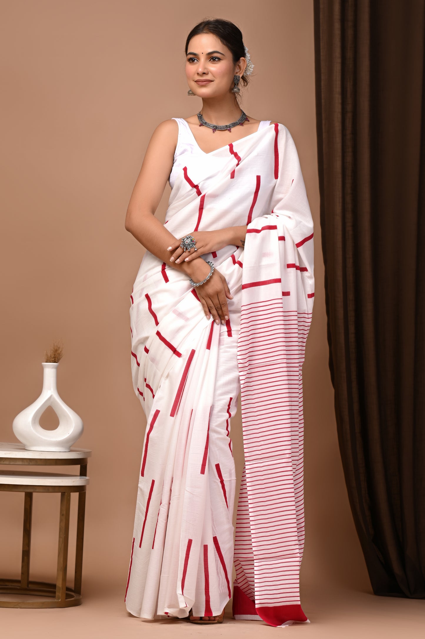 Ivory Pink Cotton Mulmul Dash Print Saree