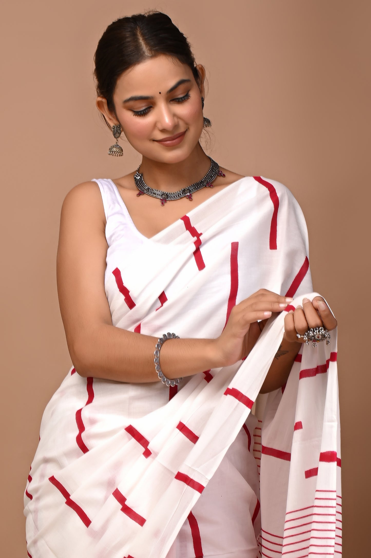 Ivory Pink Cotton Mulmul Dash Print Saree