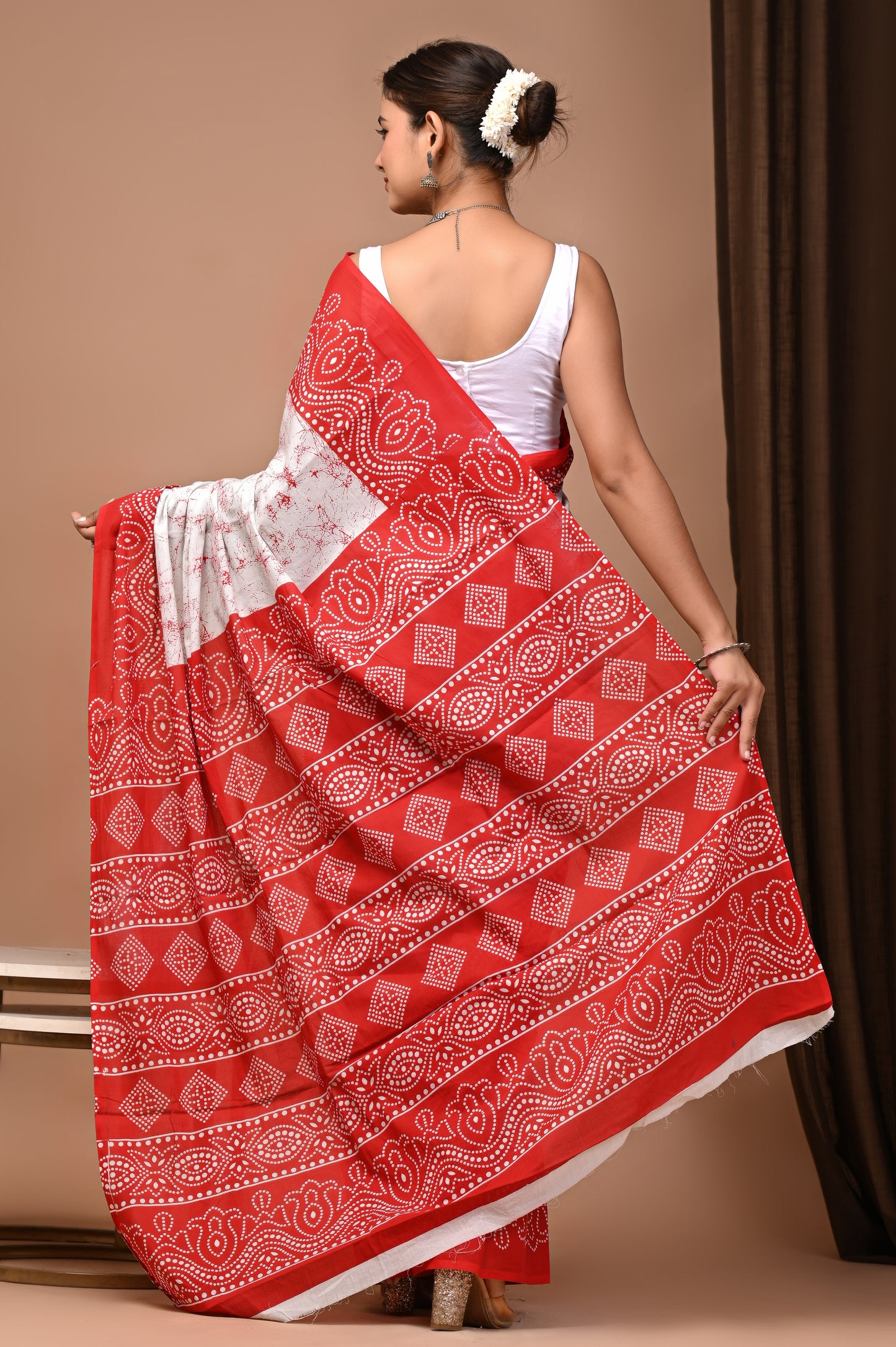 Ivory Red Cotton Mulmul Batik Print Saree